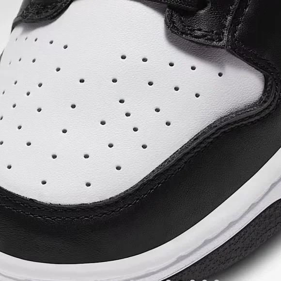 NWT Men’s Nike Classic Black and White Dunk Low Retro Sneakers - Picture 8 of 10